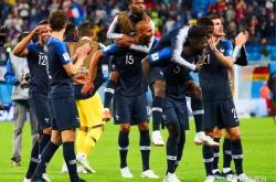 开云体育APP下载-法国队轻取波兰队，奥恰洛夫扛起全队