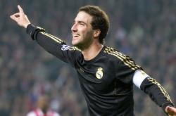 开云体育入口-巴黎城墙与潘帕斯雄鹰的对决，范戴克一夫当关，姆巴佩的胜利背后藏着防线之神