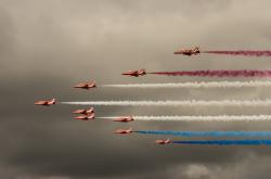 开云体育中国-双重奏鸣，莱万的锋刃哲学与尼斯的体系制霸