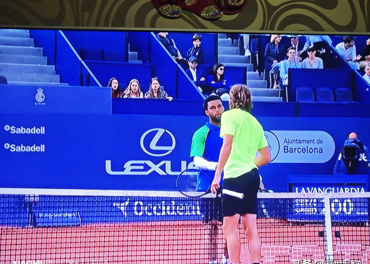 包含西班牙网球队绝杀英国网球队，西西帕斯打破历史纪录的词条