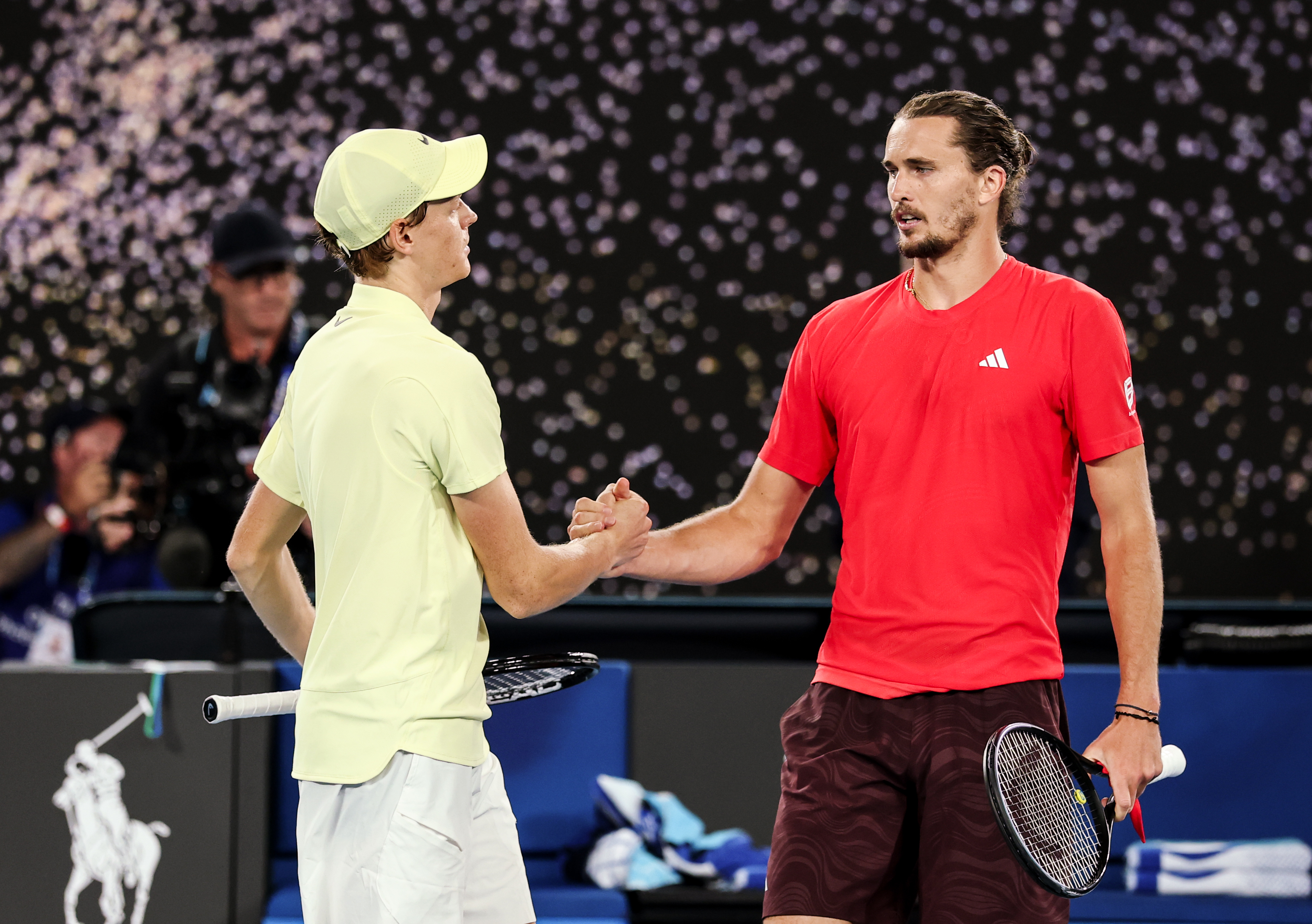 西班牙网球队完胜美国网球队，兹维列夫三分雨点燃全场