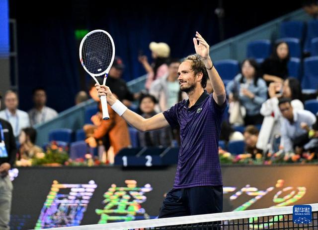 德国网球队鏖战美国网球队，梅德韦杰夫打破历史纪录