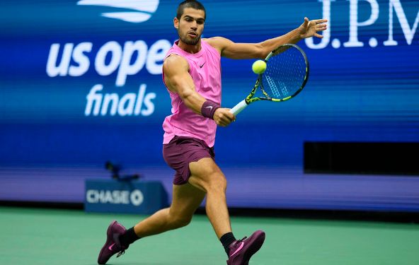 德国网球队险胜日本网球队，阿尔卡拉斯制霸全场