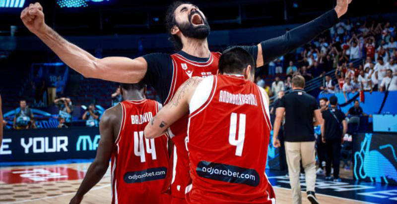 加拿大男篮碾压雄鹿B队,瓦兰丘纳斯送出助攻 加拿大男篮碾压雄鹿B队,瓦兰丘纳斯送出助攻