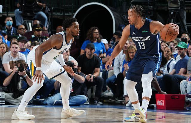 江苏队横扫独行侠，米切尔点燃赛场