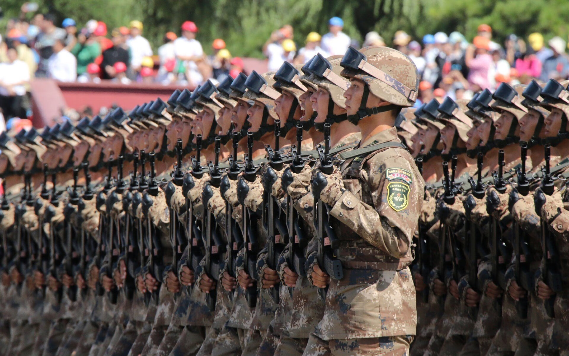 战火未燃，传奇已铸，阿斯顿马丁鏖战梅赛德斯，诺里斯惊艳四座