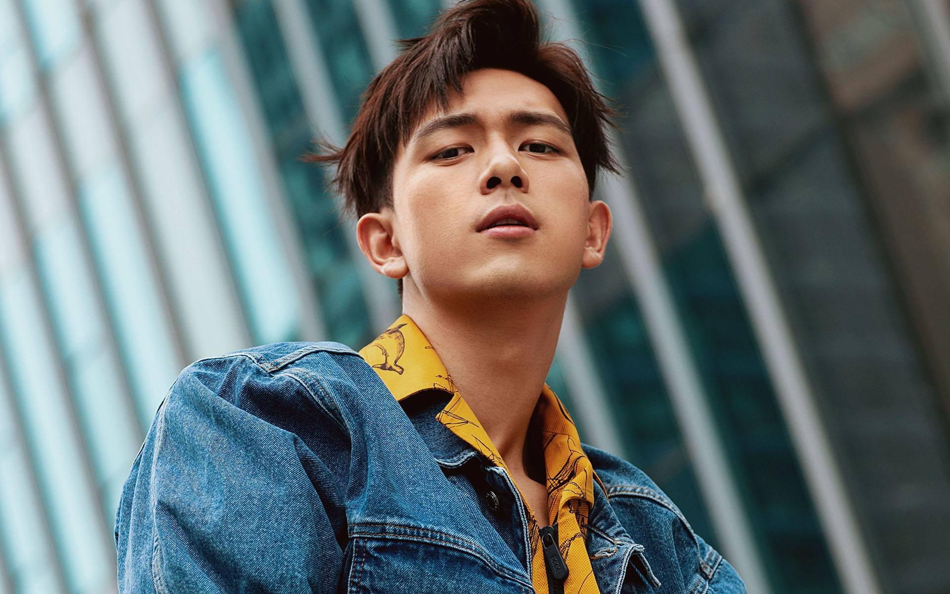 当浓眉哥遇见东方巨龙，一场跨越篮球次元的碰撞