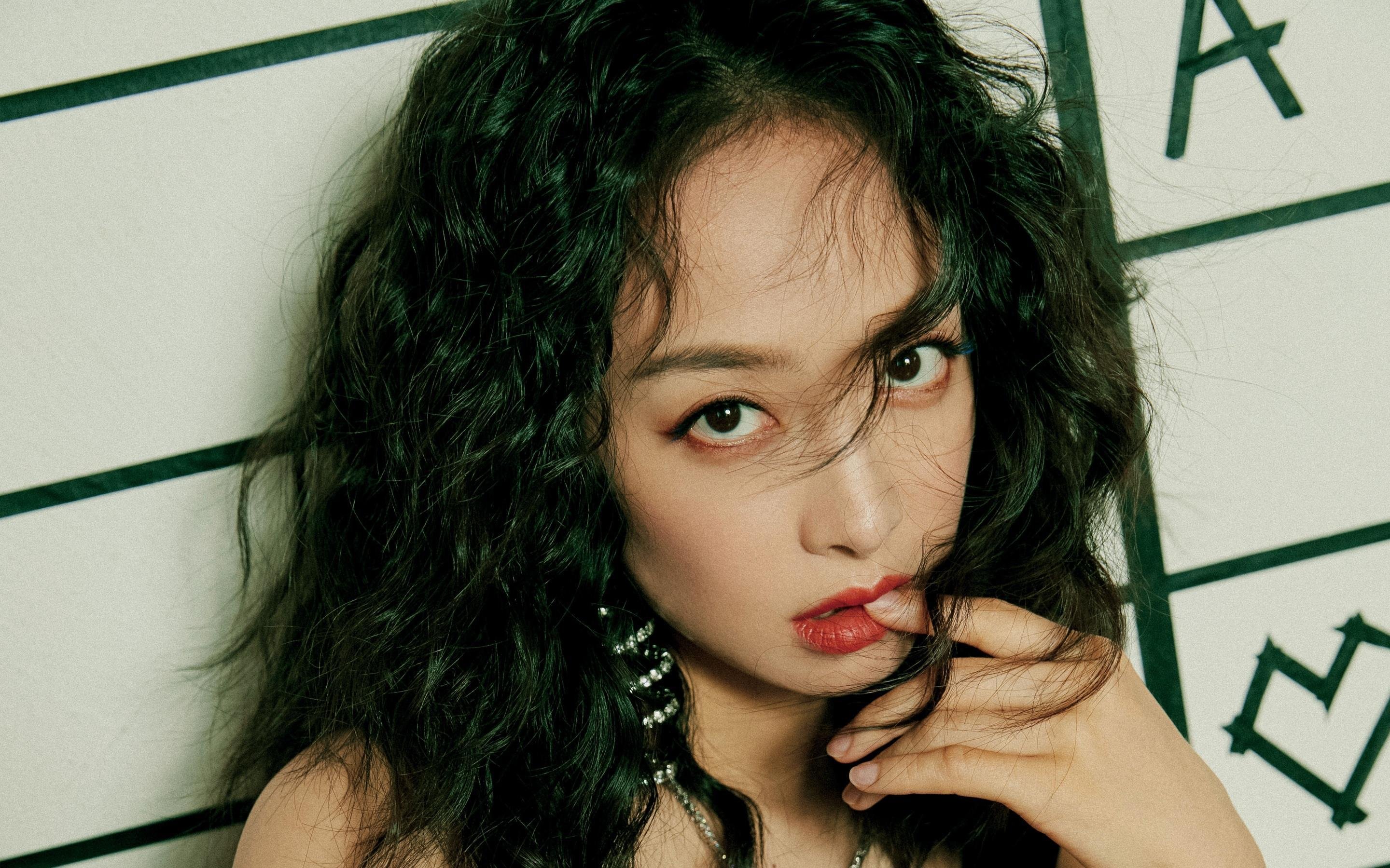 青铜时代的告示,当加纳铁骑碾过希腊雕座,萨拉赫在史诗中心加冕