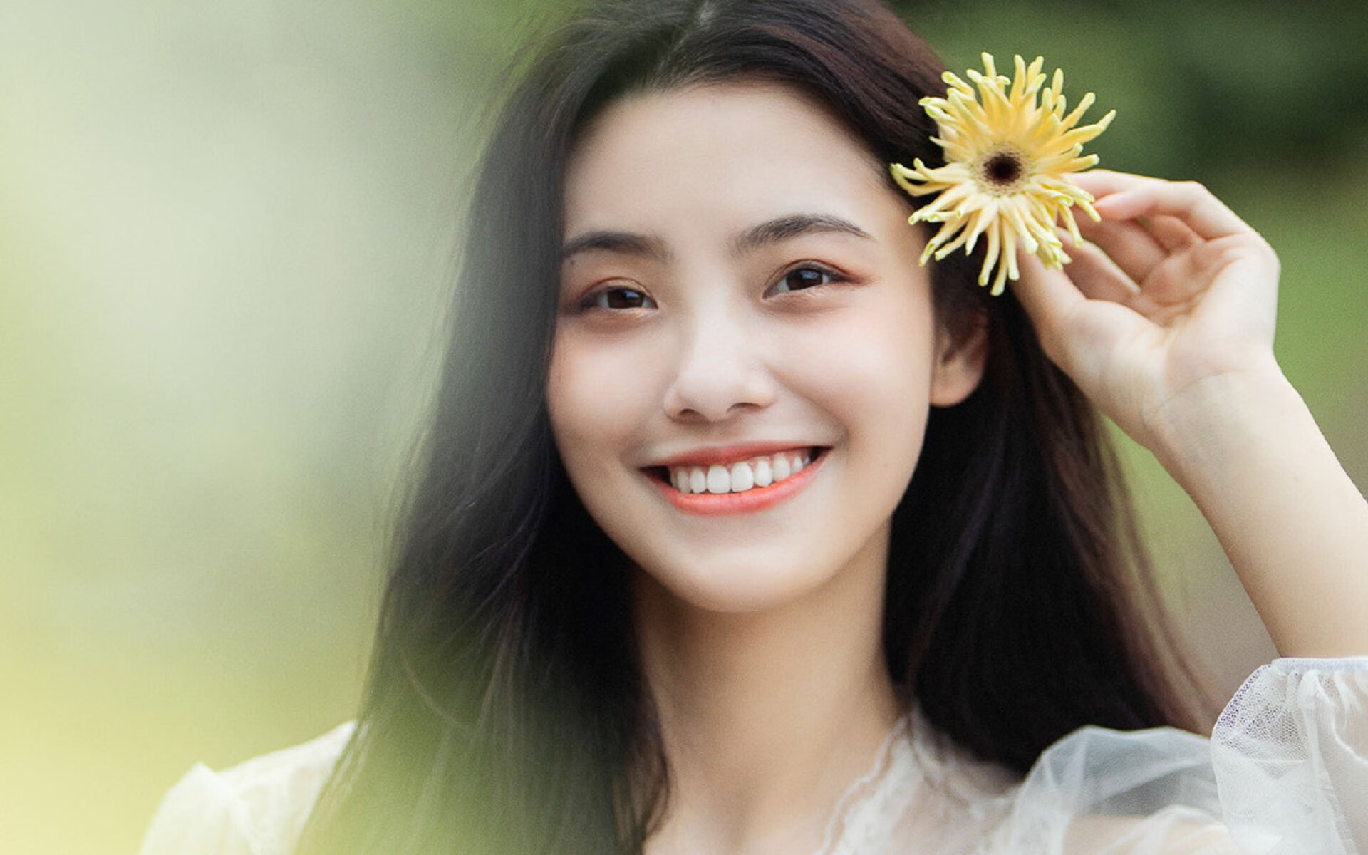 赛道与绿茵场的双重奏，F1揭幕战极速狂飙，多特蒙德一波流定胜局