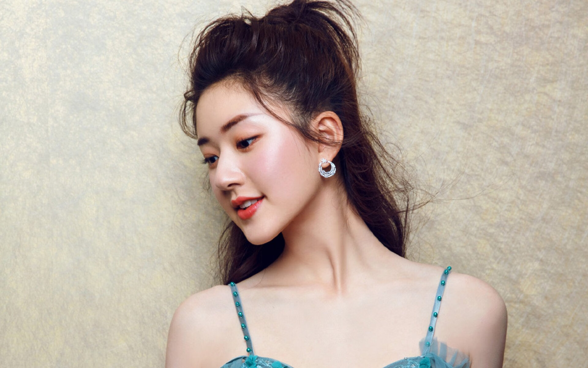 终场哨响前，当米切尔把足球打成篮球