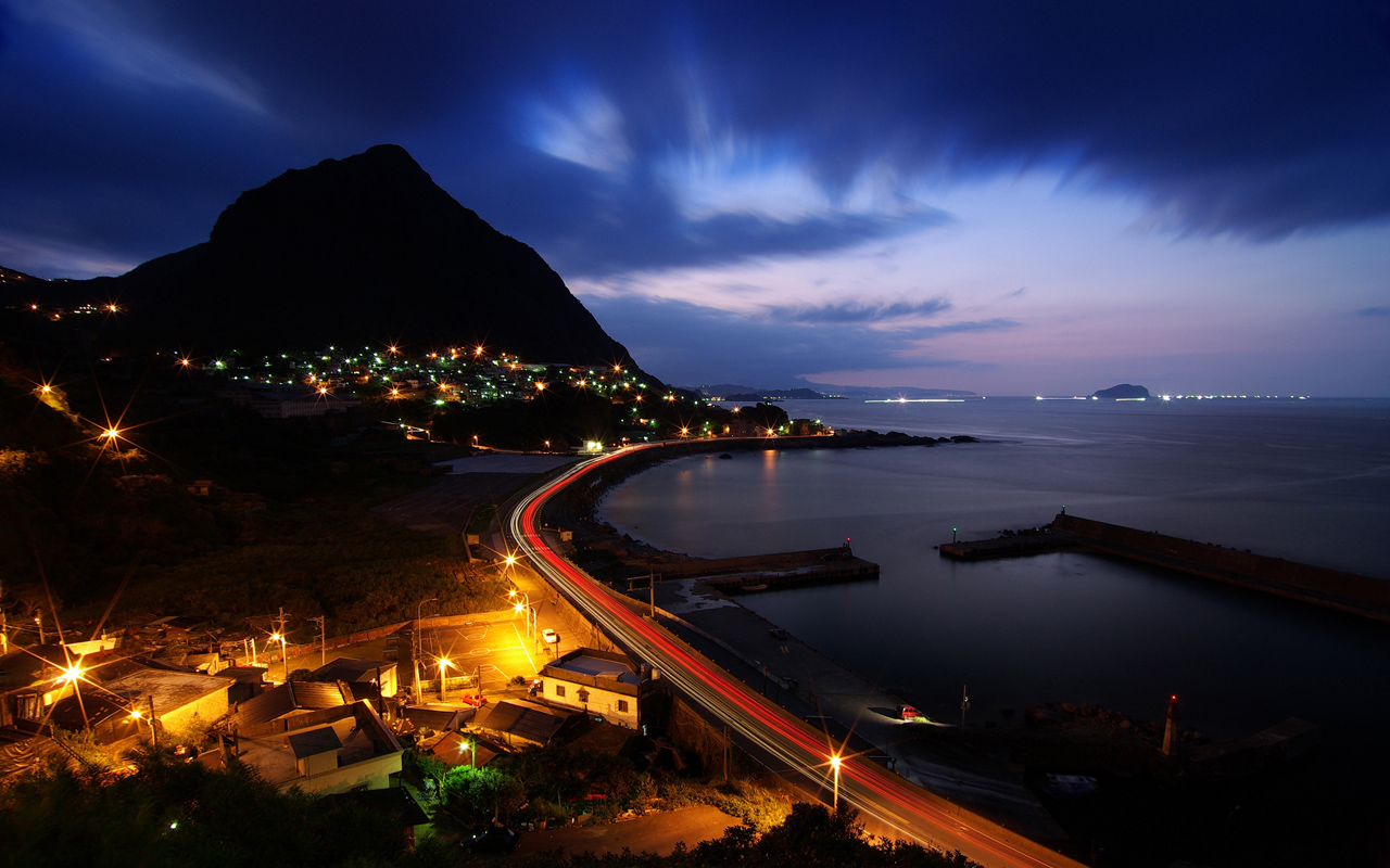 非常有戏剧性。我们先来构思一个能吸引眼球、并且体现唯一性和关键战氛围的标题