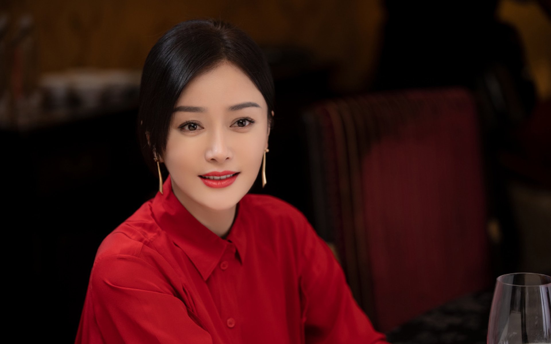 这是一篇为您定制的文章。我将从战略唯一性和时间线的不可复制性两个角度切入,利用格列兹曼的导师属性,将一场看似强弱分明的比赛,塑造成世界杯历史上绝无仅有的战术寓言